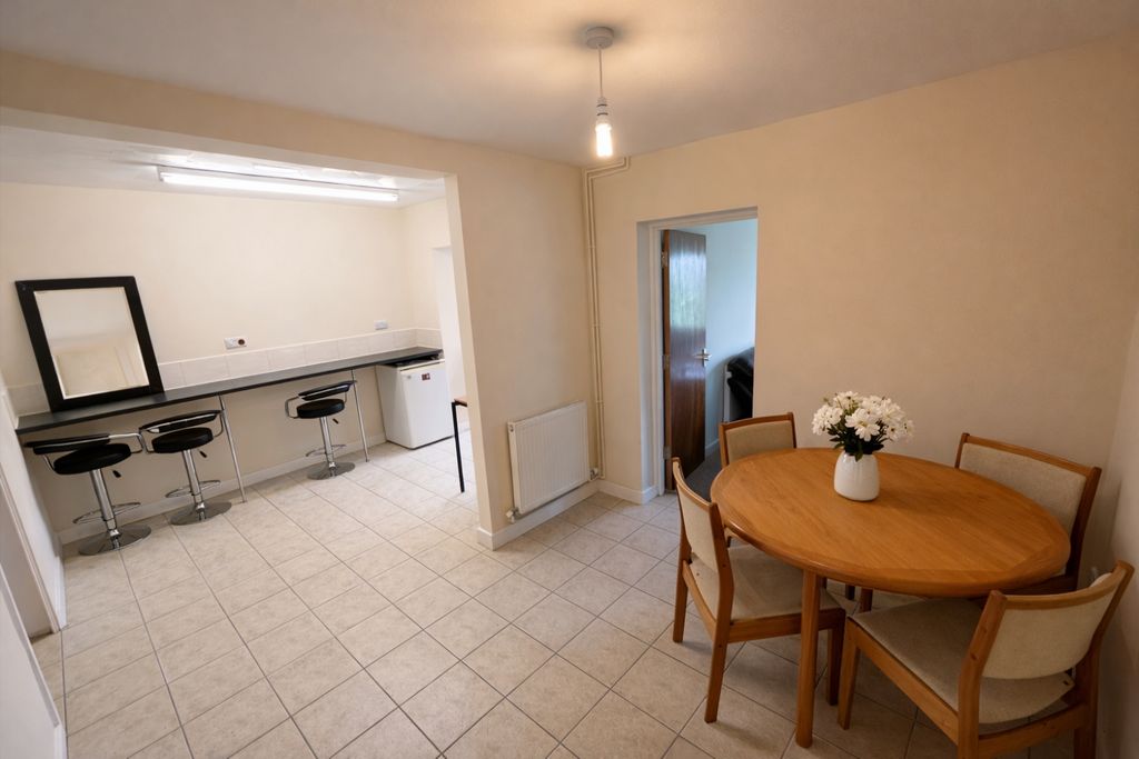 Property photo 2 of 13 805D7629-00BA-4A9D-Ae7A-C99A35F423E5