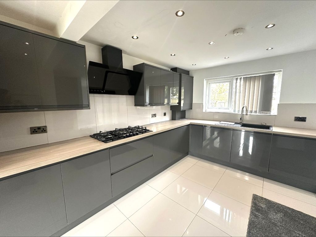 Property photo 2 of 11 4911671