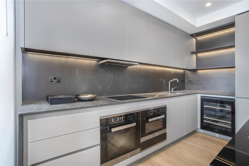 Property photo 3 of 11 Reception/Kitchen
