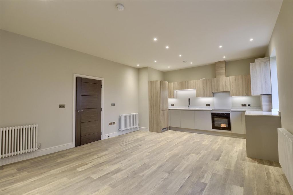 Property photo 3 of 12 973A7D97-1E09-4Dbe-B4E5-75Ccf4C26271_1_201_A.Jpeg