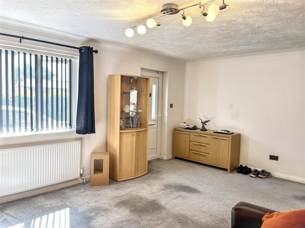 Property photo 2 of 8 20260706145159_20260706-Interior-9-Zf2Jyv8Oelobhkh