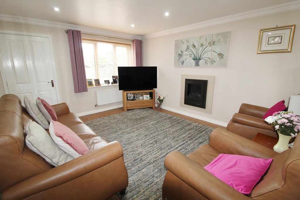Property photo 2 of 14 Lounge