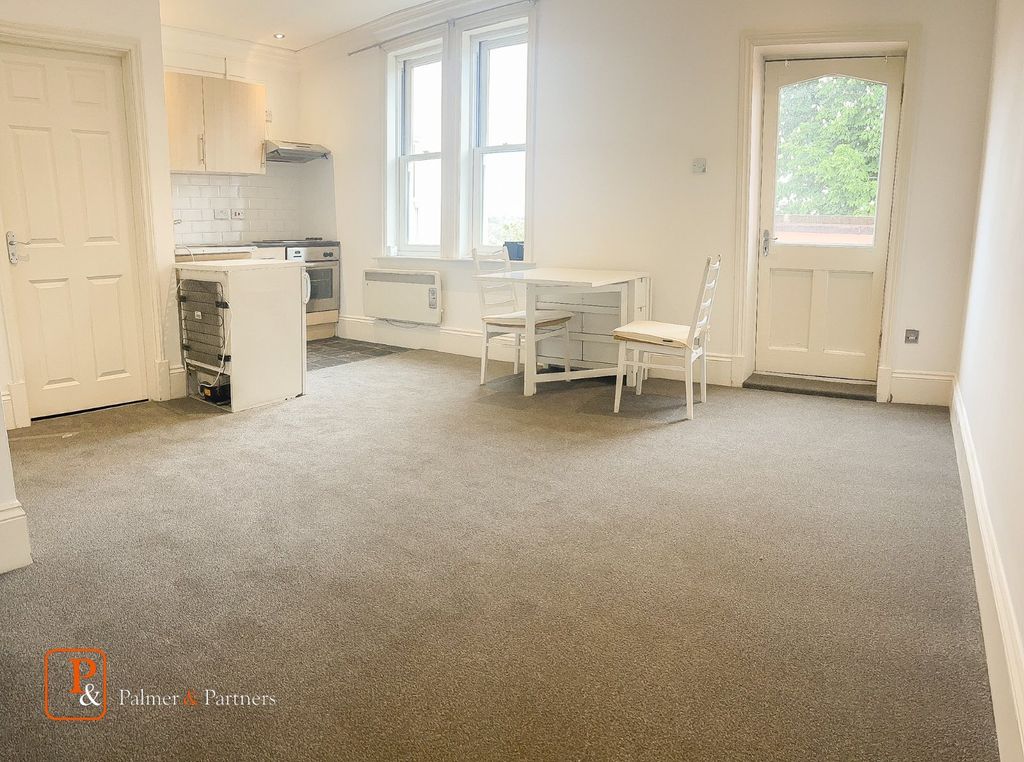 Property photo 2 of 11 Studio Room