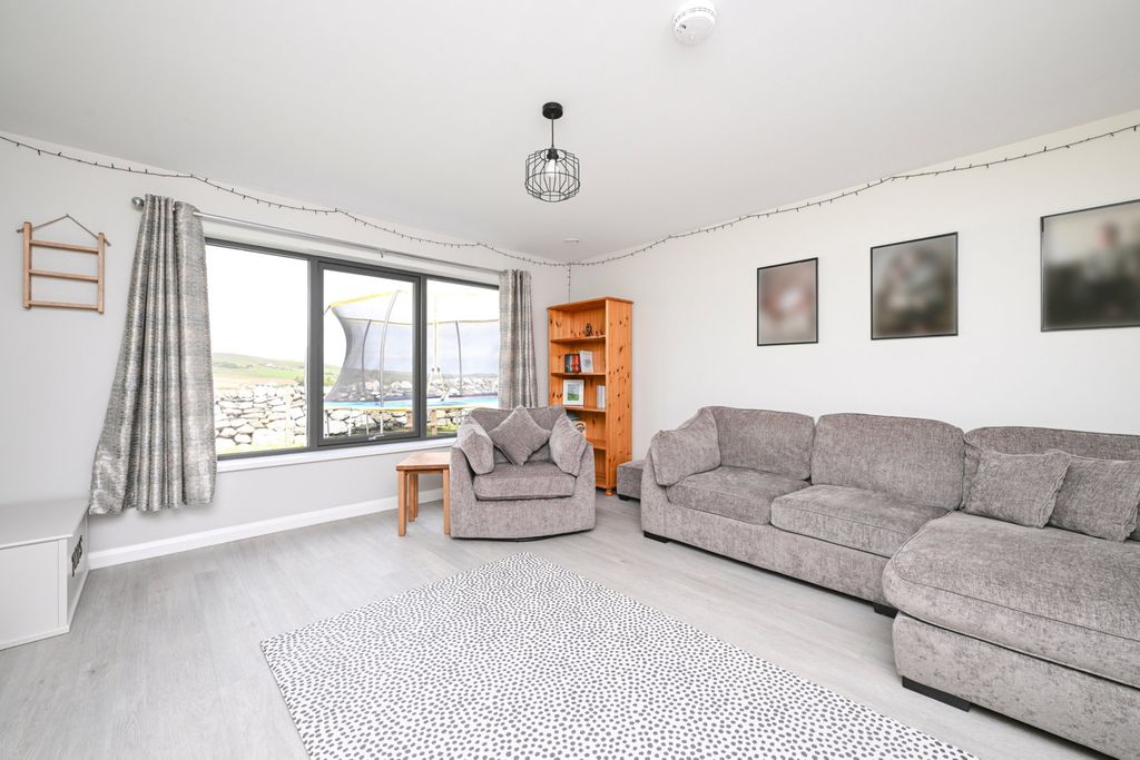 Property photo 3 of 35