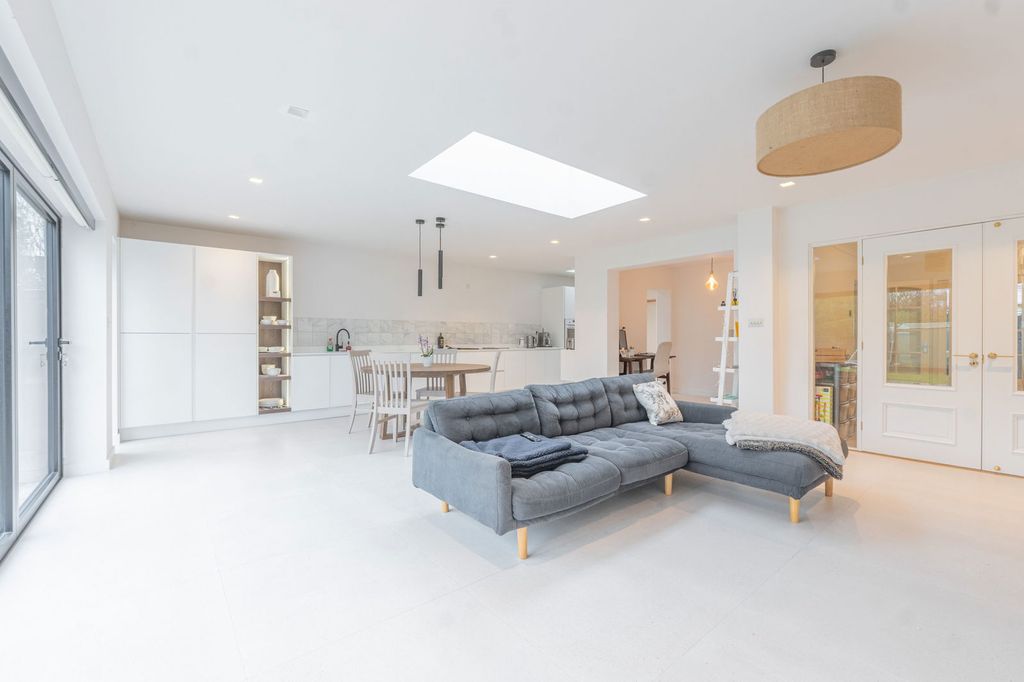 Property photo 3 of 18