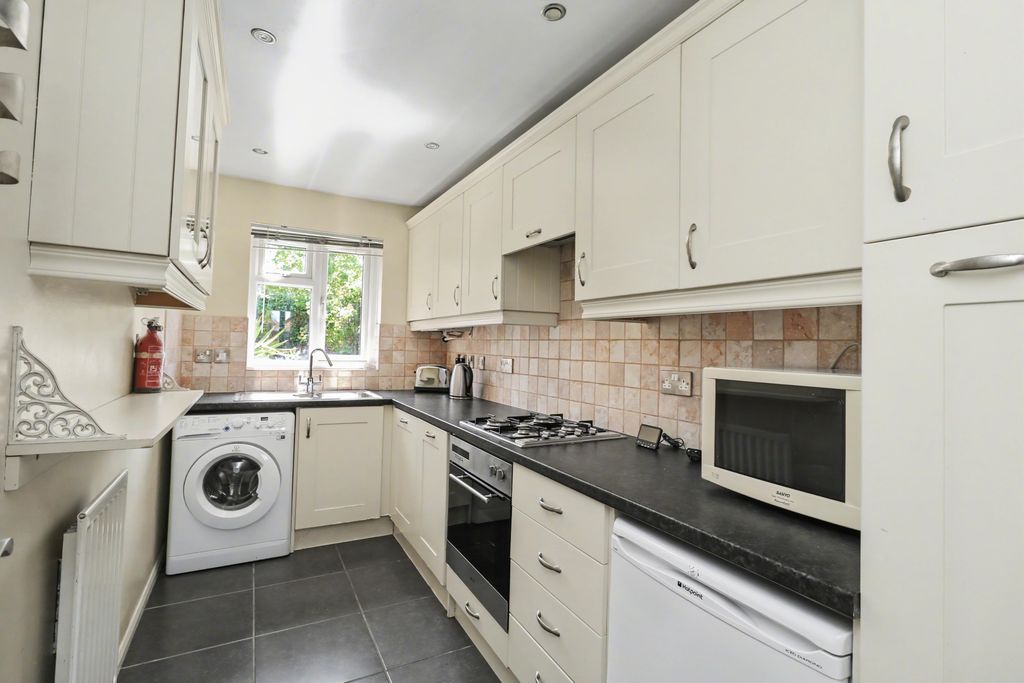 Property photo 3 of 15 Kitchen