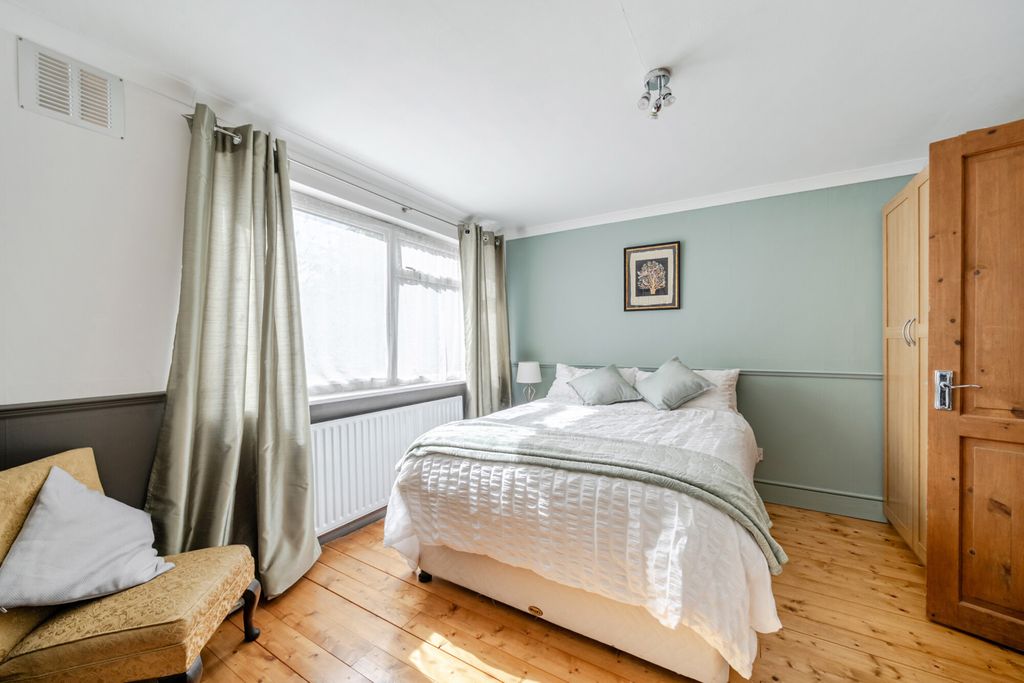 Property photo 2 of 14 1516742-12-6Aa28A...