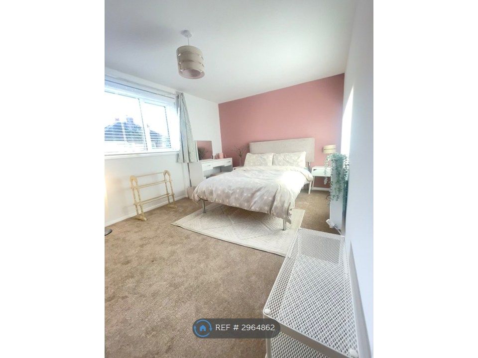 Property photo 1 of 13 Room 1 Available