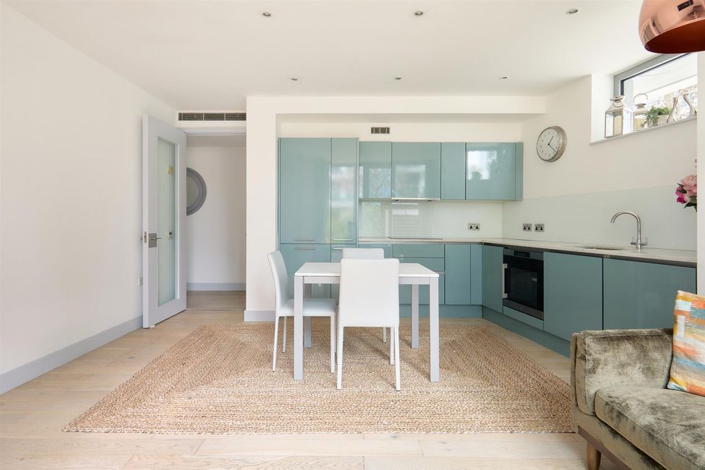 Property photo 3 of 36