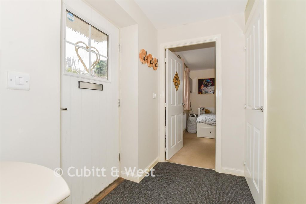 Property photo 2 of 12 Entrance Hall
