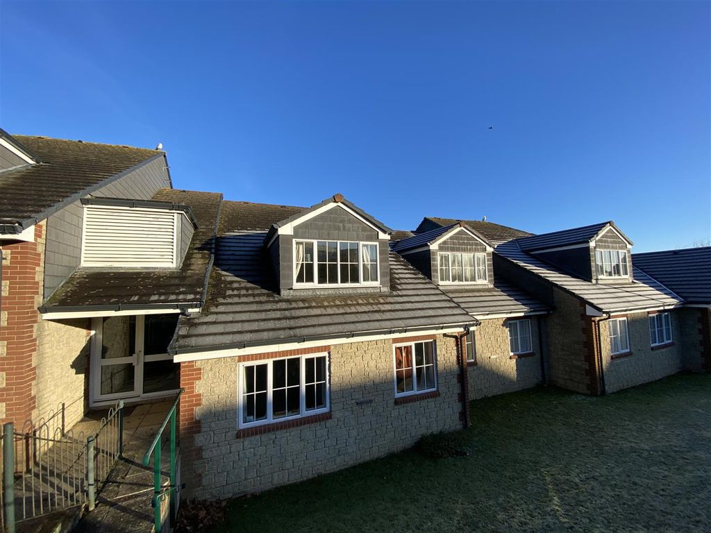 Property photo 1 of 13 Exterior