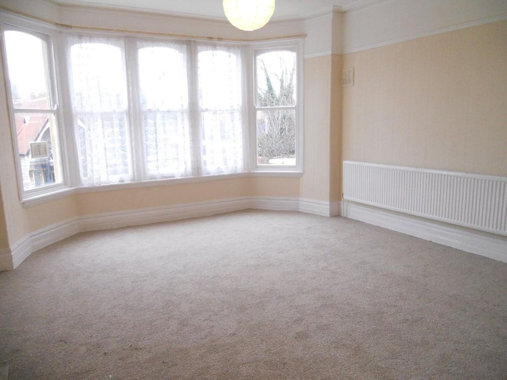 Property photo 3 of 12 Lounge