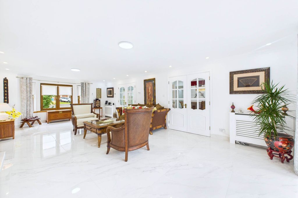 Property photo 2 of 44