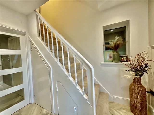 Property photo 2 of 21 Hallway