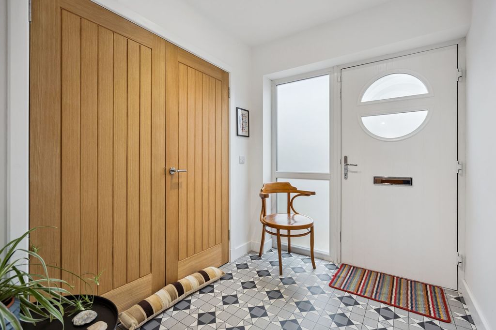 Property photo 2 of 26