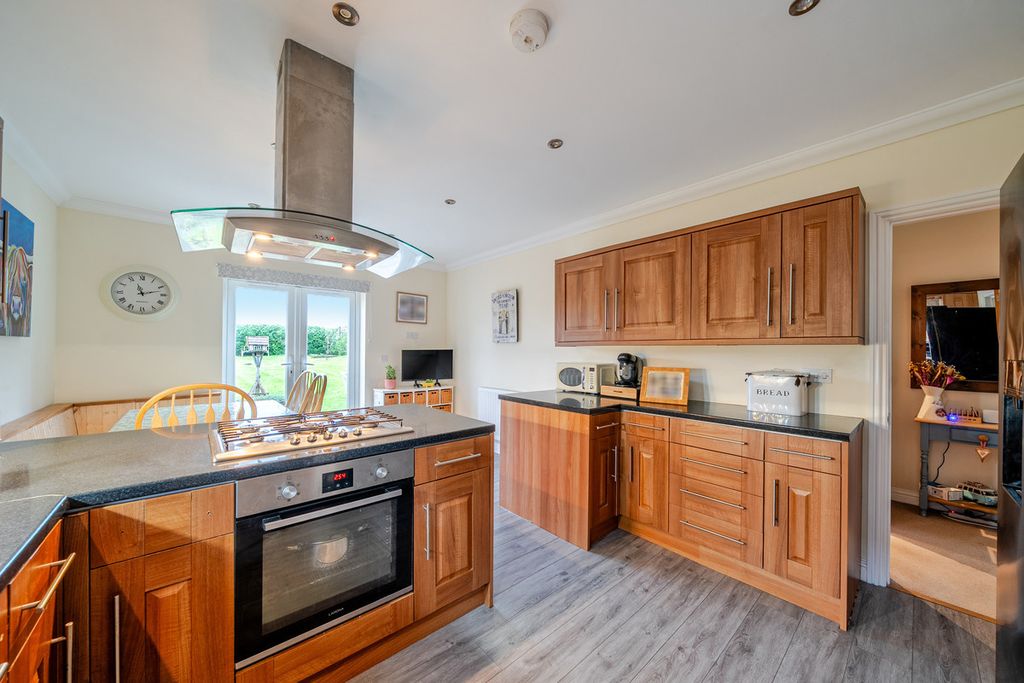 Property photo 2 of 22