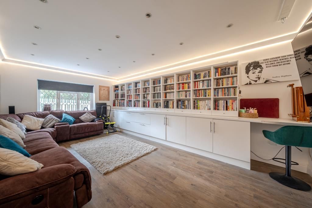 Property photo 3 of 35 Hallway