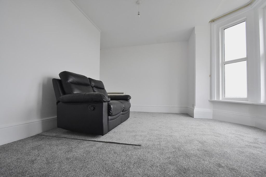 Property photo 3 of 7 Living Room
