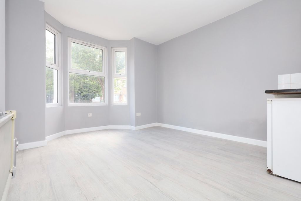 Property photo 1 of 3