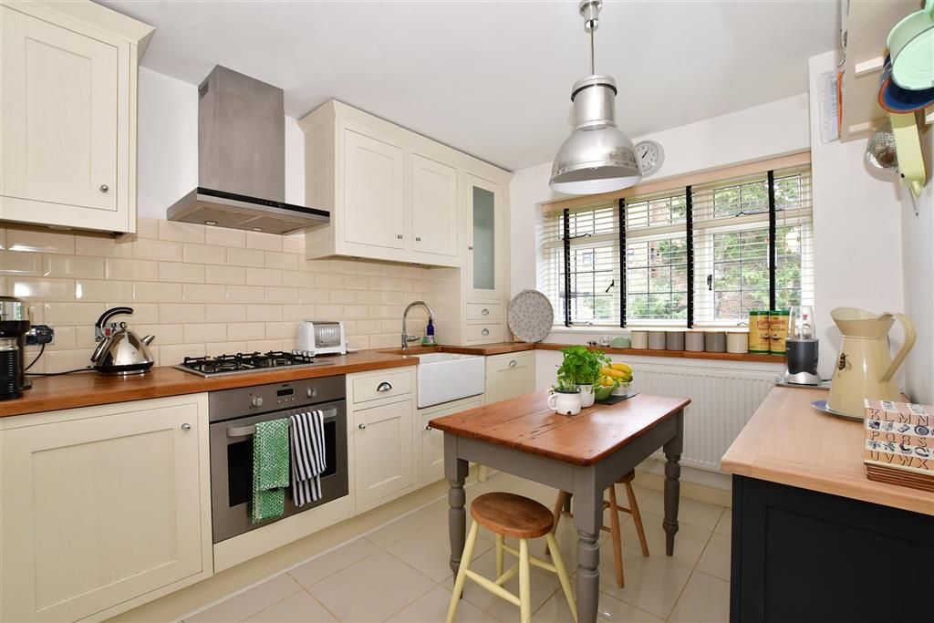 Property photo 2 of 12 Kitchen