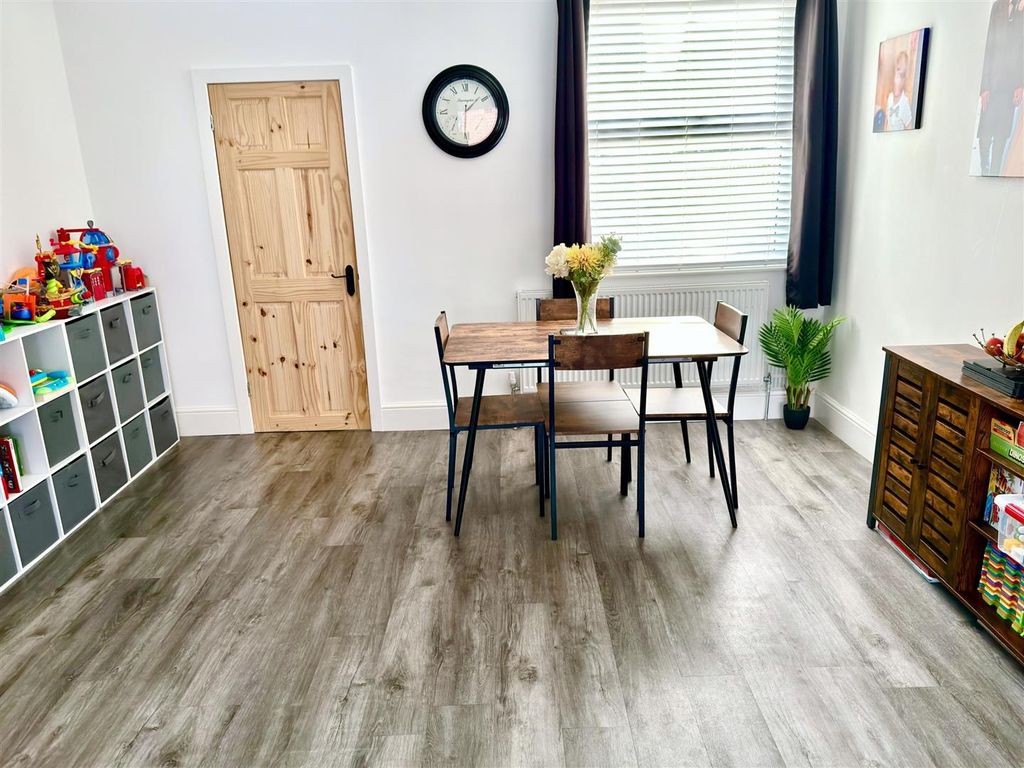 Property photo 3 of 15 Dining Area.Jpg