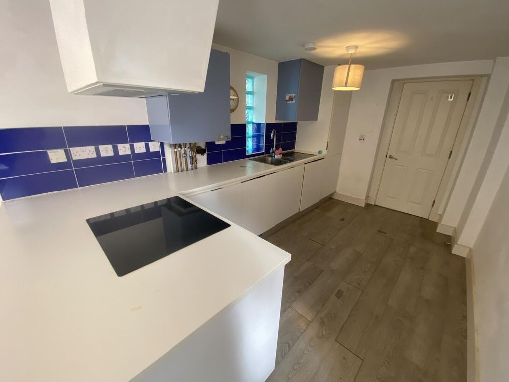 Property photo 3 of 9 Kitchen