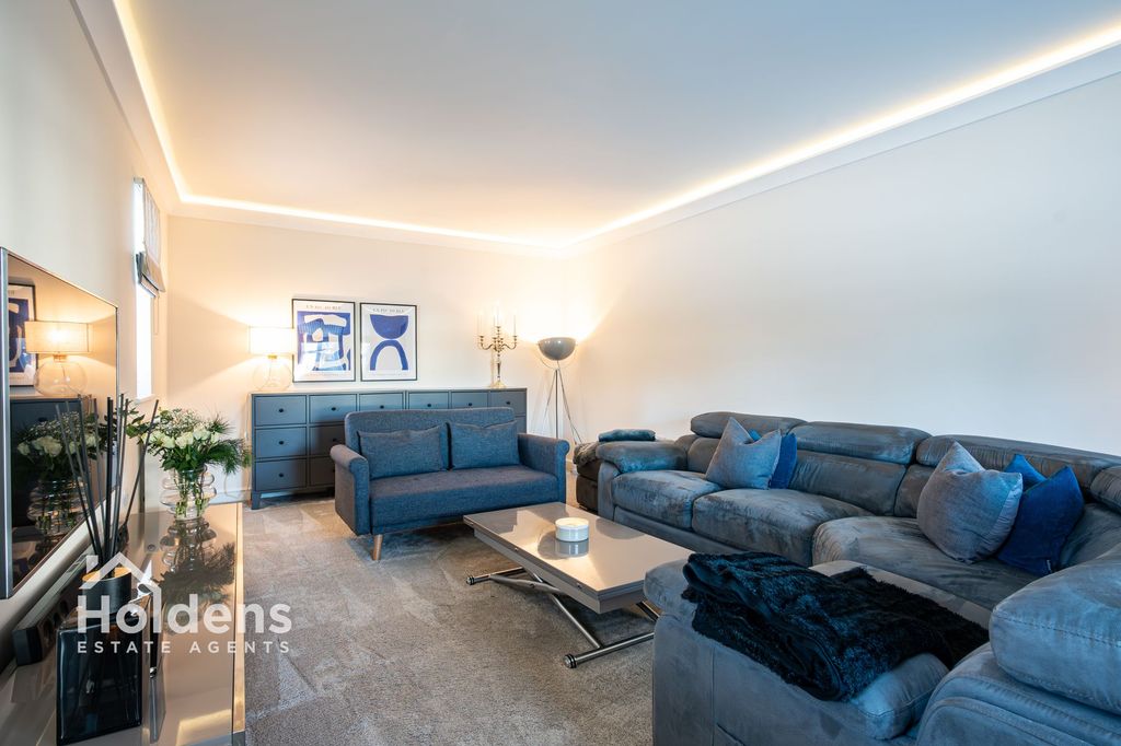 Property photo 3 of 27