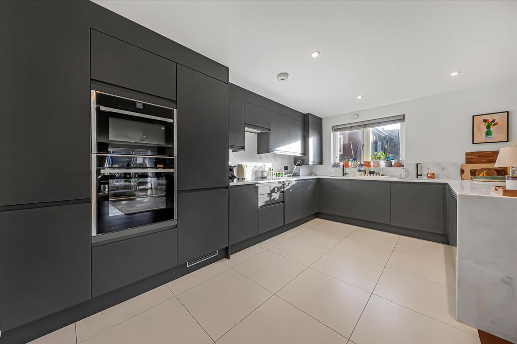 Property photo 2 of 14 Image