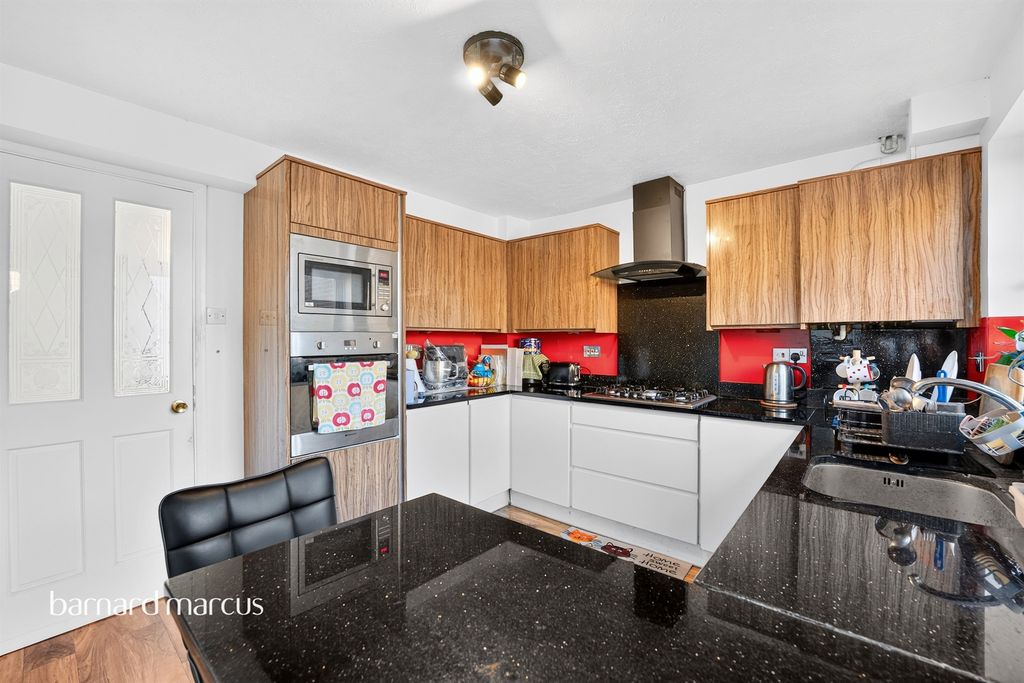 Property photo 3 of 26