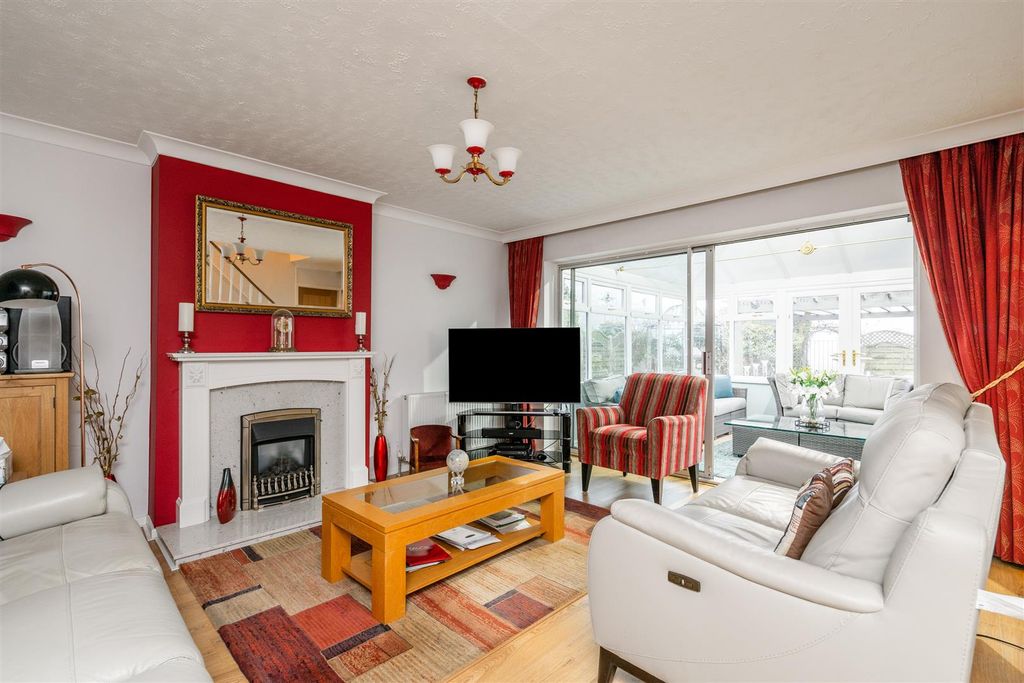 Property photo 3 of 12 16 Park View_10.Jpg