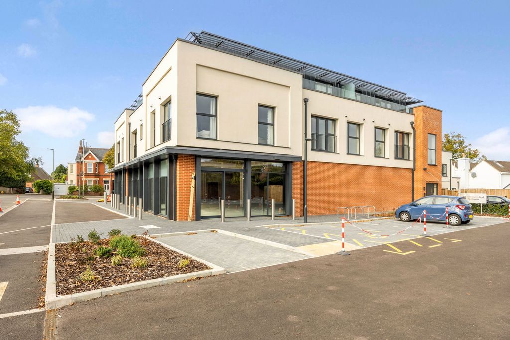 Property photo 1 of 11