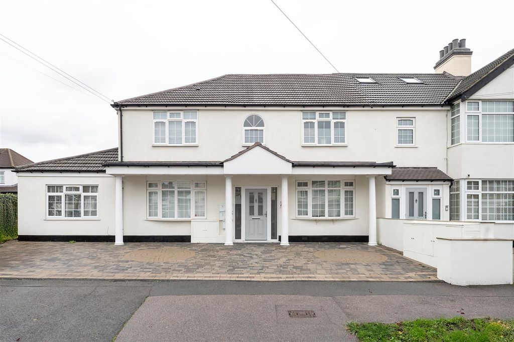 Property photo 1 of 15 Edward Avenue E4