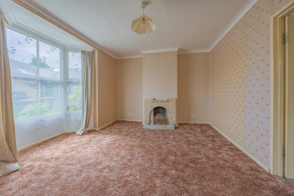 Property photo 2 of 21 Ewemove Taunton Church Road (3)