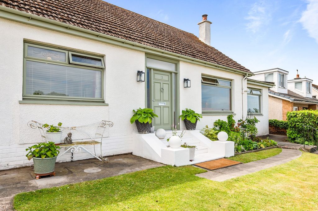 Property photo 2 of 31