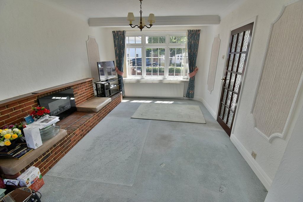 Property photo 3 of 12