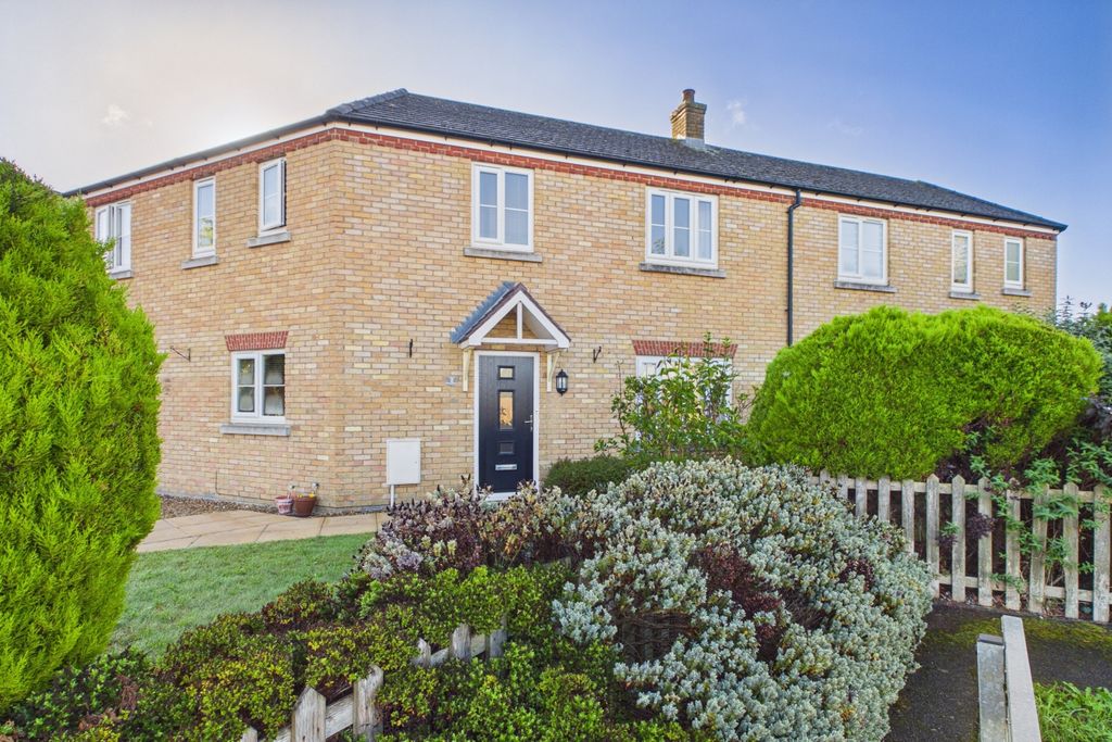 Property photo 1 of 21 Ewemove-Spalding- 2 Derwent Way Front View Of Hous
