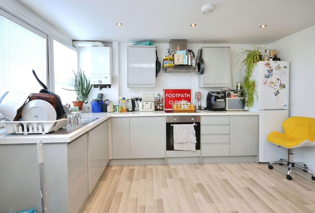 Property photo 3 of 8