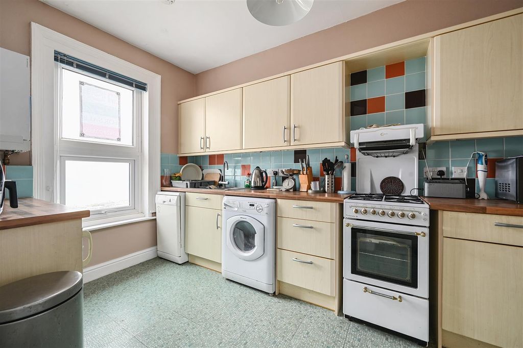 Property photo 2 of 13 Flat 4 Sandringham Court (3).Jpg