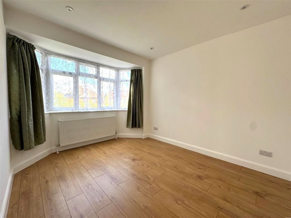 Property photo 3 of 5 Picture No. 16