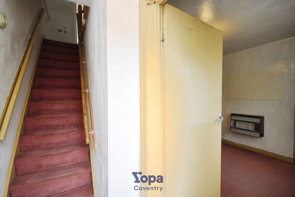 Property photo 3 of 28 F1E2Cfd3-Entrance 20Hall.Jpg