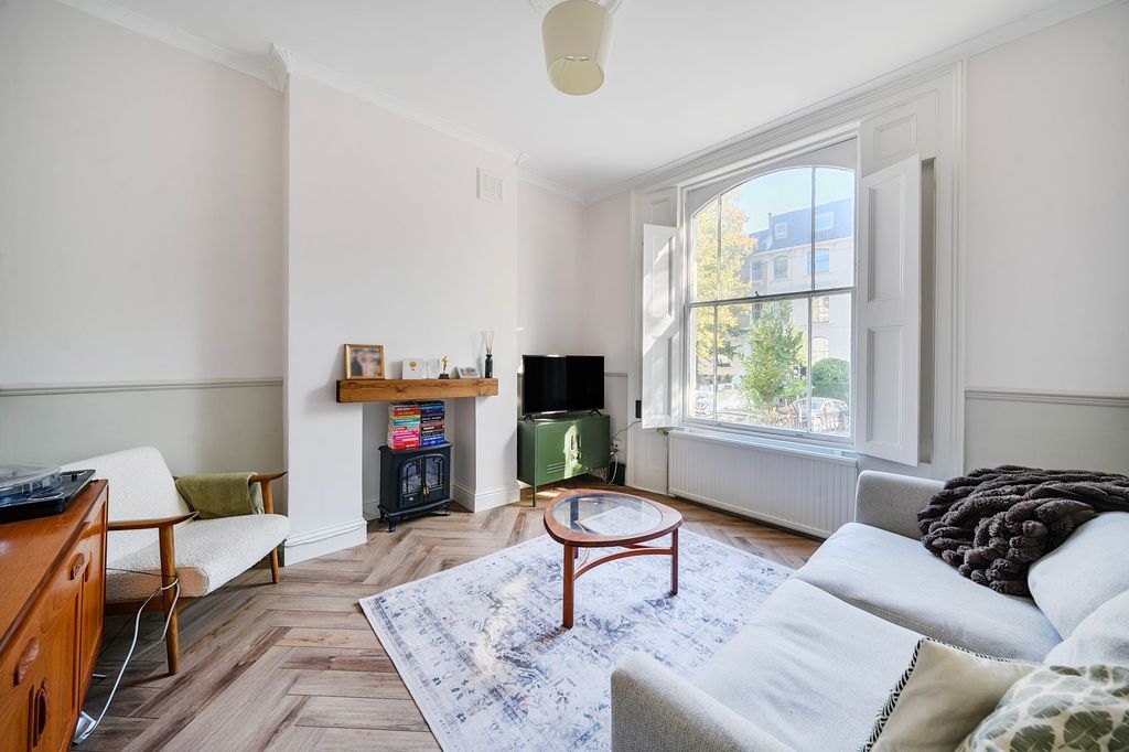 Property photo 2 of 17