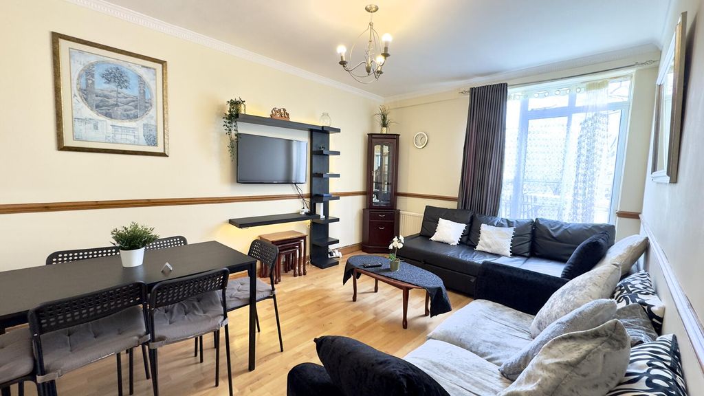 Property photo 3 of 15 Living Room