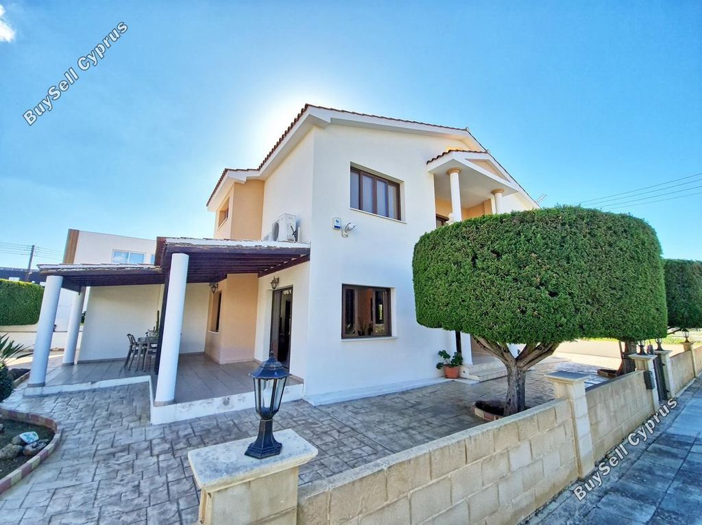 Property photo 2 of 79