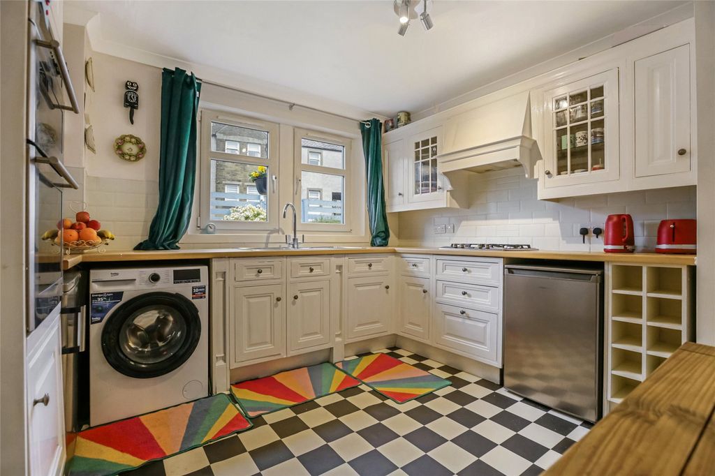 Property photo 3 of 21 Kitchen