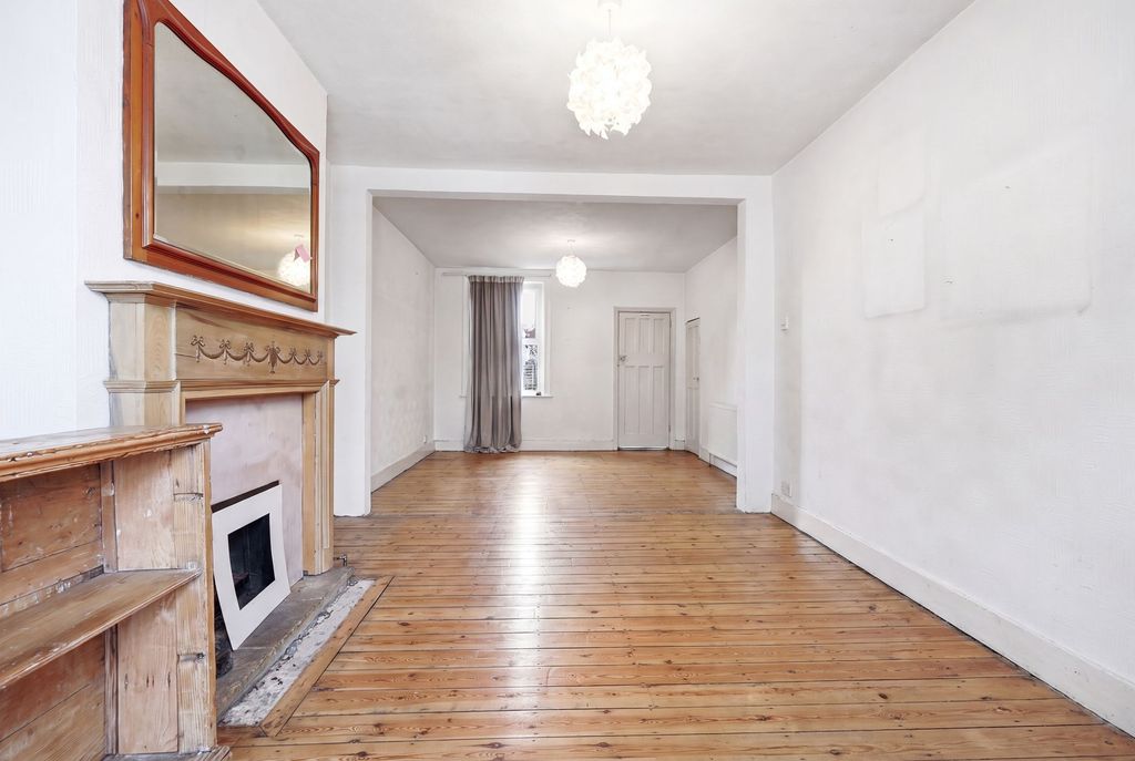 Property photo 2 of 25