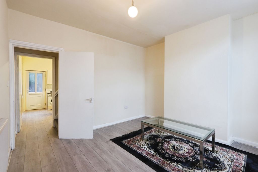 Property photo 2 of 12 Internal