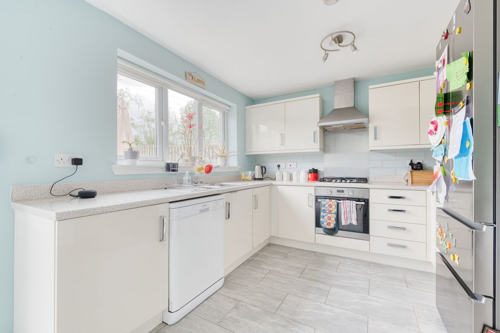 Property photo 2 of 53