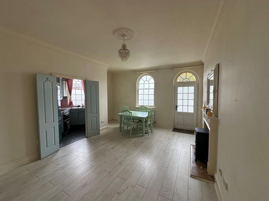 Property photo 2 of 13 Image