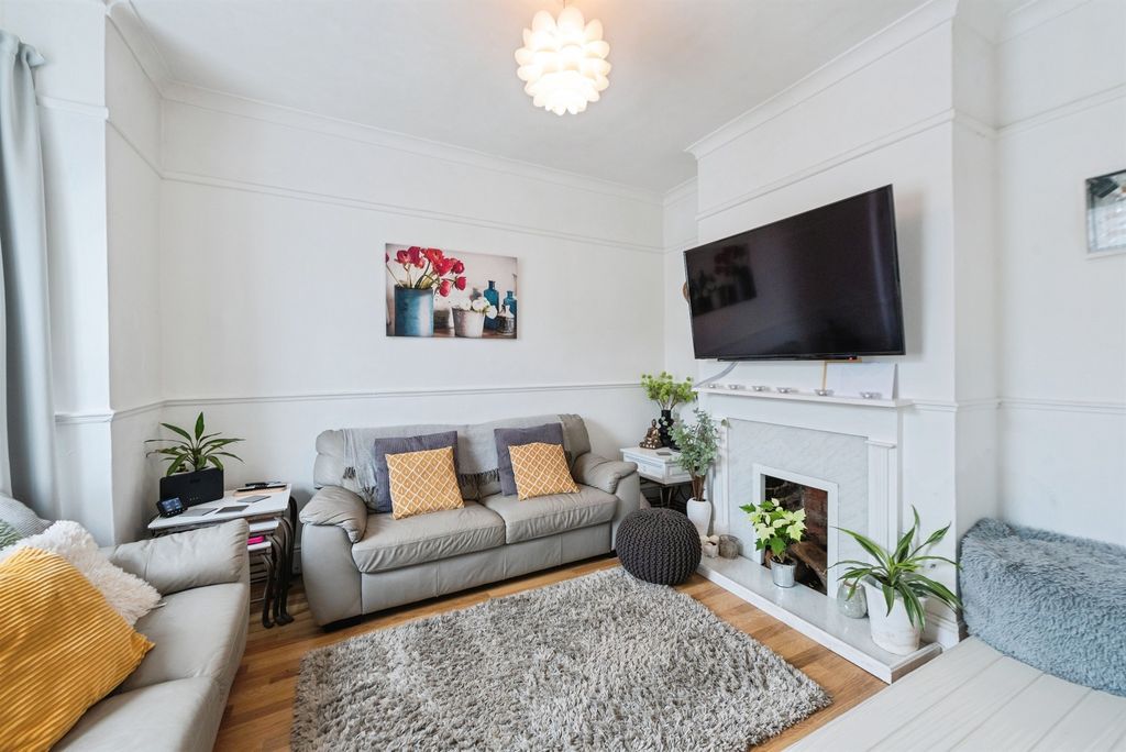 Property photo 2 of 12