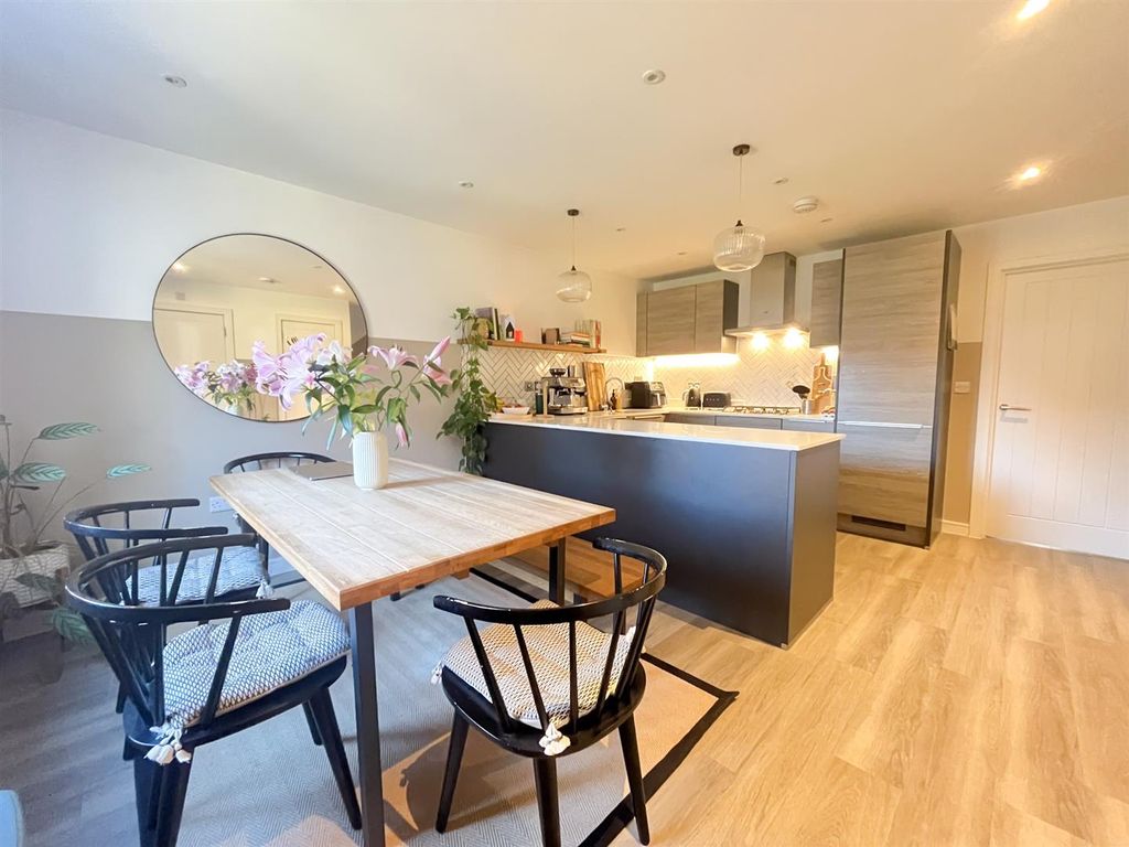 Property photo 2 of 25